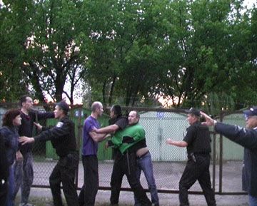 Киевляне опять устраивают побоища из-за застроек (фоторепортаж)