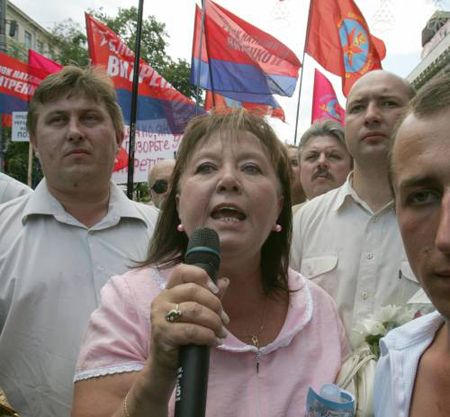 Марш-протест активістів Прогресивної соціалістичної партії України проти святкування 100-річчя Головнокомандувача УПА Романа Шухевича в Києві, 30 червня 2007 р.
