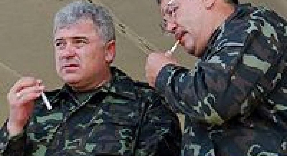 А відомі люди курять?