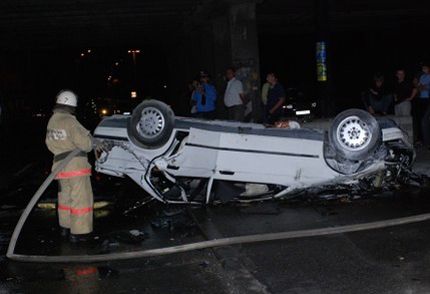 У Києві BMW злетів зі шляхопроводу (фото)