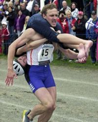 На чемпіонаті з перетягування дружин тріумфували естонці (фото)