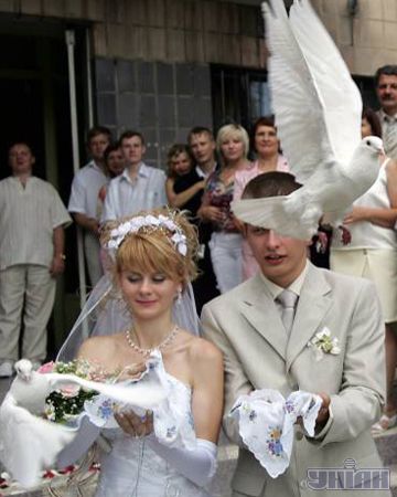 07.07.07 Україна пережила весільний бум (фоторепортаж)