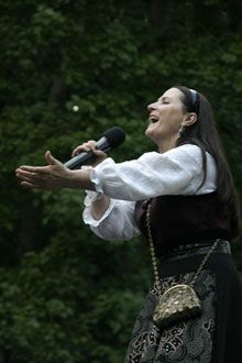 Народная артистка Украины Нина Матвиенко на концерте во время акции ”7 чудес Украины” в Умани