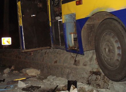 Аварія автобуса в Алушті: обшивку здерло разом з пасажирами (фото)