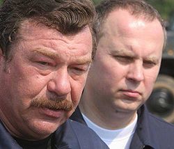 Александр Кузьмук и Нестор Шуфрич на месте аварии во Львовской области. 19 июля