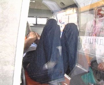 В Киеве маршрутка врезалась в ”КамАЗ”: 8 раненых (фото)