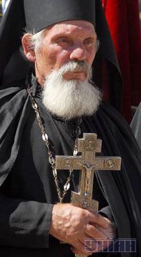 Участники митинга, который провели активисты Украинского казачества, протестуя против установки памятника российской императрице Екатерине II, в центре Одессы, 26 июля 2007 г.