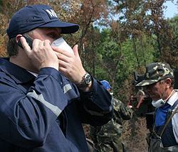 Нестор Шуфрич разговаривает по телефону на месте ликвидации следствий техногенной катастрофы. 23 июля