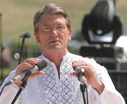 Президент Украины Виктор Ющенко выступает на IV Всемирном бойковском фестивале в с. Явора Львовской обл., 28 июля 2007 г.