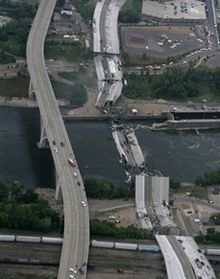 У США обвалився автомобільний міст над Міссісіпі: 7 загиблих (фото)