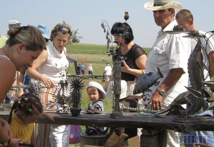 Стоят маленькие изделия из титана 300-400$, а большие – не продаются