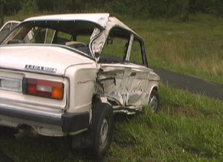 В Киеве столкнулись бензовоз и легковушка (фото)