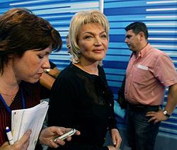 Раиса Богатырева после пресс-конференции, посвященной презентации предвыборной программы Партии регионов ”Стабильность и благополучие!”. Киев, 14 августа