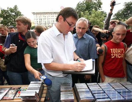 Громадянин Луценко відвідав “анти-гоп-стоп” (фоторепортаж)