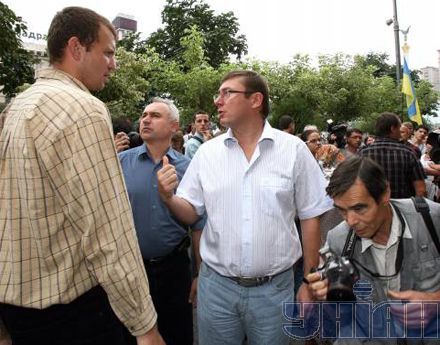 Громадянин Луценко відвідав “анти-гоп-стоп” (фоторепортаж)