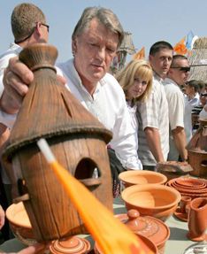 Ющенко в Сорочинцах (5 фото)