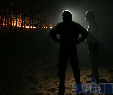 Как Ющенко с Шуфричем лесной пожар гасили (фоторепортаж)