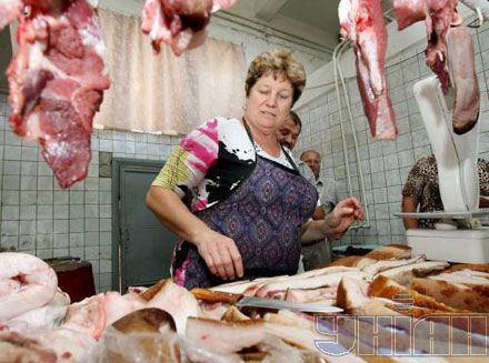 Ось цій представниці ”гордості і опори країни” випала честь обслужити екс-міністра Юрія Луценка. Усі інші тихо заздрили по кутках