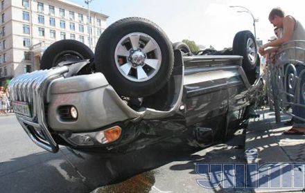 На Майдані Незалежності джип перевернувся догори колесами (фото)