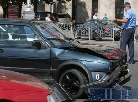 На Майдані Незалежності джип перевернувся догори колесами (фото)