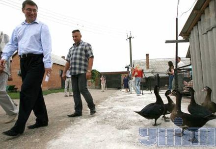 Замість м’яса Януковича Луценко знайшов м’ясо Сталіна (фоторепортаж)