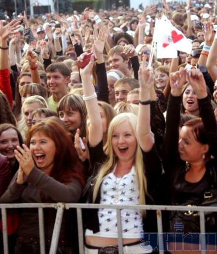 На дискотеку Тимошенко одела «латанные» джинсы (фоторепортаж)