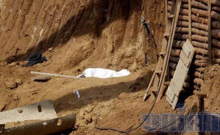 Проходчик метро погиб, выравнивая стену котлована (3 фото)