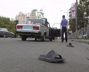 У Києві під колесами ”Порше-Кайєн” загинув бездомний (фото) 

