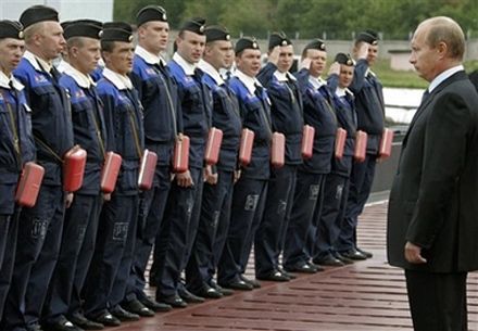 Владимир Путин пьёт чай на Камчатке (4 фото)