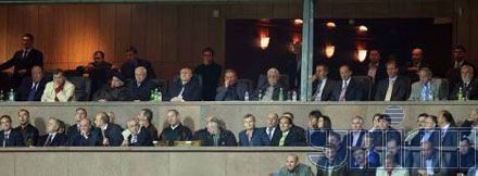 VIP-ложа (Микола Азаров,  Григорій Суркіс, Леонід Кучма, Леонід Кравчук,  Нестор Шуфрич)