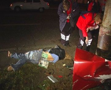 ДТП в Киеве: Форд разорвало на две части (фоторепортаж)