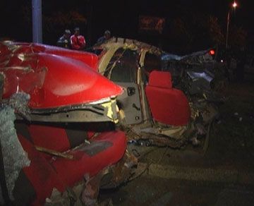 ДТП в Киеве: Форд разорвало на две части (фоторепортаж)