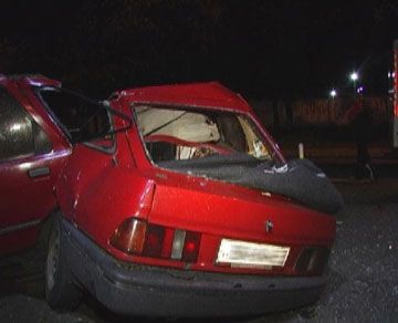 ДТП в Киеве: Форд разорвало на две части (фоторепортаж)