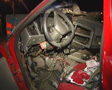 ДТП в Киеве: Форд разорвало на две части (фоторепортаж)