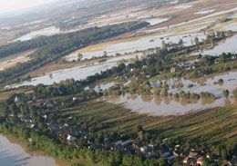 В результате сильных дождей на Львовщине подтоплены 860 домов и свыше 1000 приусадеб-ных участков. За два дня выпали две месячные нормы осадков. Аэрофотосъемка, 15 сентября