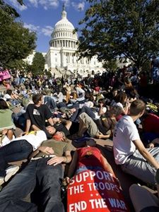 Участники митинга против войны в Ираке штурмовали Капитолий (фото)