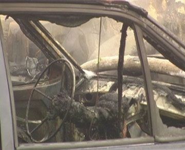 Пожежа в Києві: на СТО згоріли 10 автомобілів (фоторепортаж)