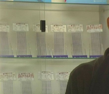 У Києві пограбували магазин мобільного зв`язку (фоторепортаж)