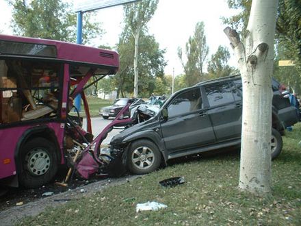 Джип врезался в рейсовый автобус: пострадали 10 человек (добавлены фото)