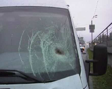 В Киеве на бульваре Дружбы народов погиб мужчина (фоторепортаж)