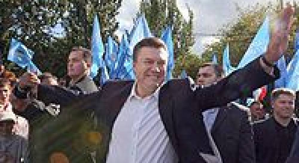 Віктор Янукович розповів про корову на льоду, модельні агентства й іноземний чобіт