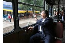 Віктор Янукович у тролейбусі