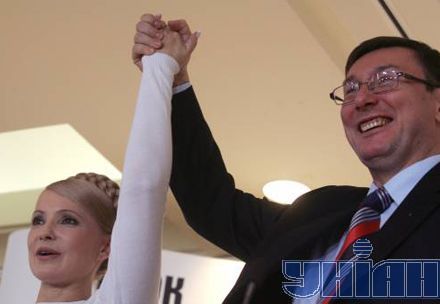 Луценко цілував Тимошенко на біс (фоторепортаж)