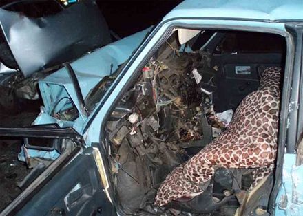 ”Дев`ятка” врізалася у Таврію: четверо загиблих (додані фото)