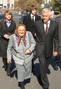 З матір`ю і дітьми в день голосування