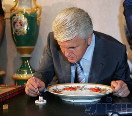 На Коростенському фарфоровому заводі