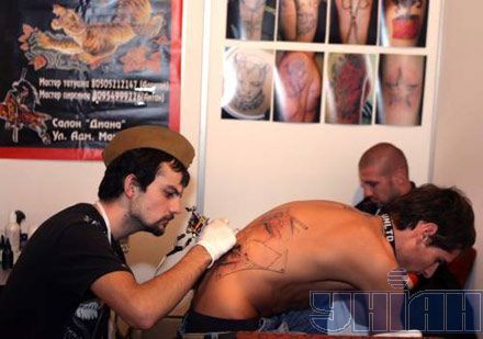 Фестиваль художнього тату та екстрім-шоу ”підвішування” (фоторепортаж)