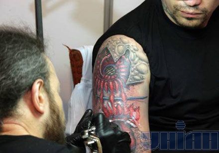 Фестиваль художнього тату та екстрім-шоу ”підвішування” (фоторепортаж)