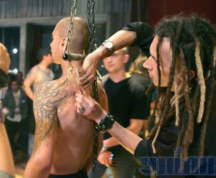 Фестиваль художнього тату та екстрім-шоу ”підвішування” (фоторепортаж)