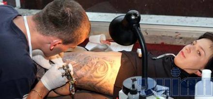 Фестиваль художнього тату та екстрім-шоу ”підвішування” (фоторепортаж)